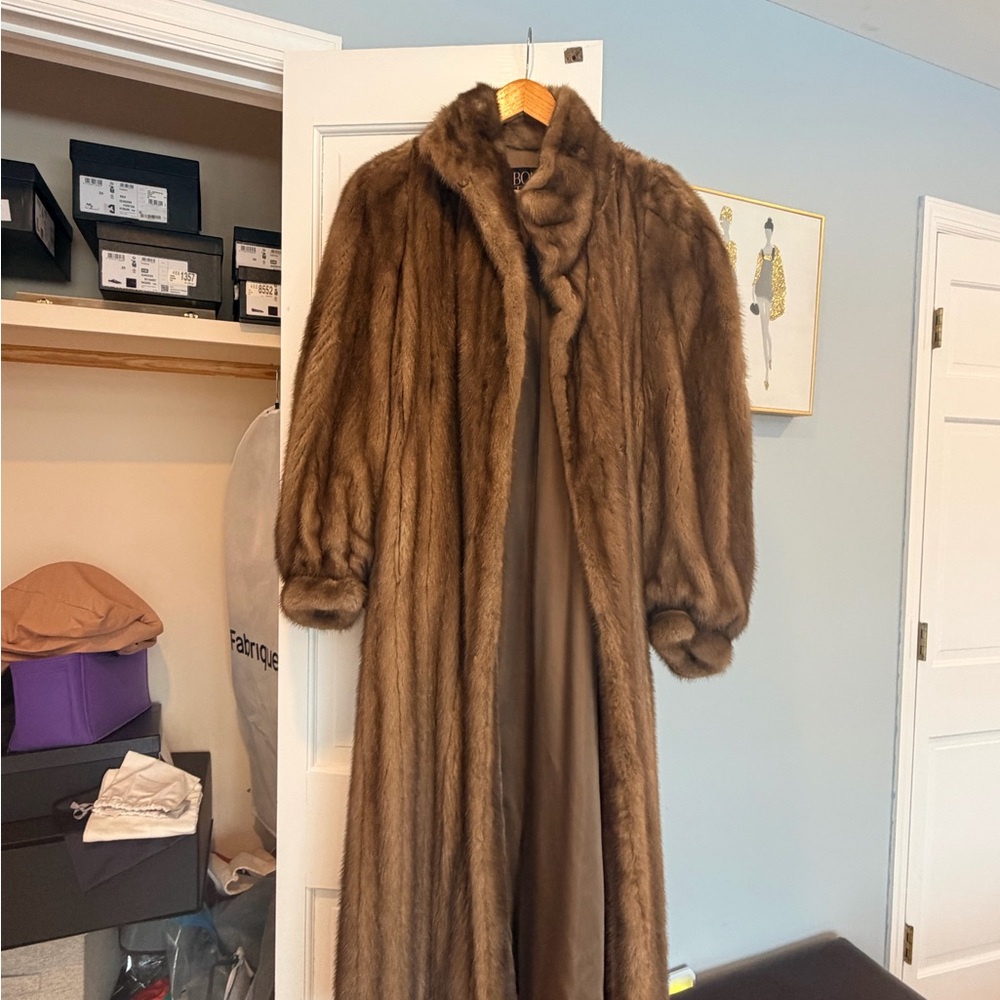 Source Unknown Elegant Long Brown Fur Coat